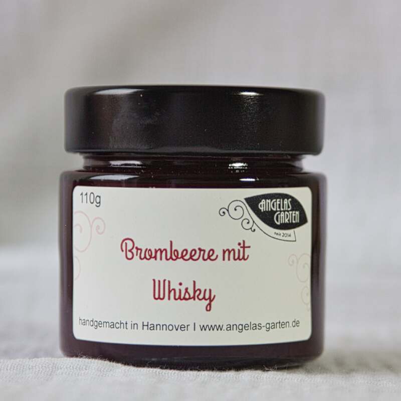 Brombeer Fruchtaufstrich mit Whisky - handgemacht und edel samtige Brombeere mit einem rauchigen Whisky, lecker auch zu Käse
