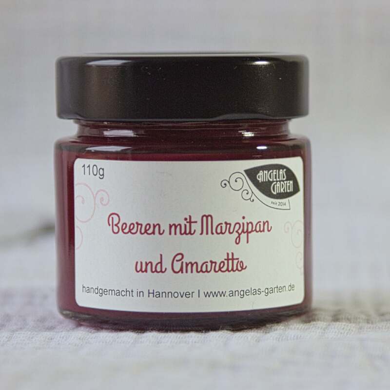 Beeren Fruchtaufstrich mit Marzipan und Amaretto klassische Beerenmischung, verfeinert mit Marzipan und Amaretto