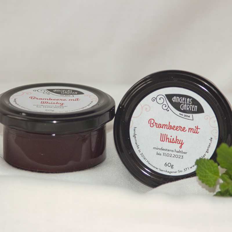 Brombeer Fruchtaufstrich von Angelas Garten mit einem rauchigen Whisky verfeinert. Passt auch toll zu einer Käseplatte