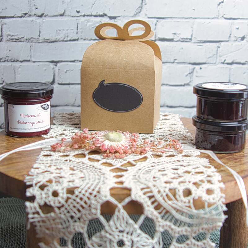 Geschenkschachtel  mit Aufkleber