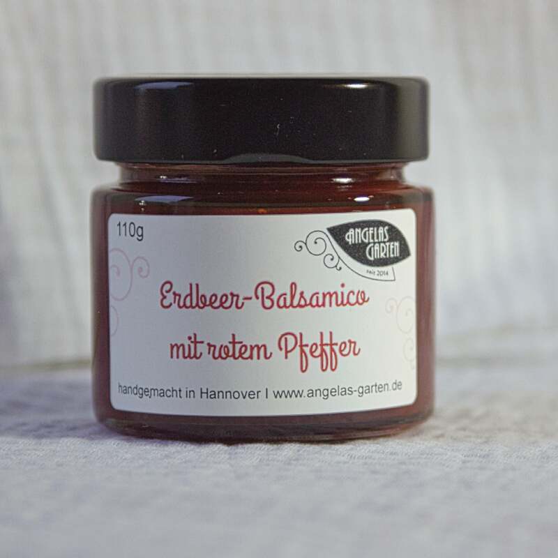 Erdbeer Fruchtaufstrich mit Balsamico und rotem Pfeffer intensiver Erdbeer Geschmack mit einem Hauch schwarzem Pfeffer